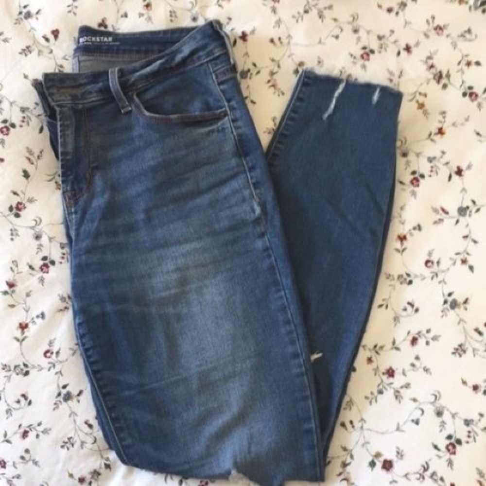 Old Navy Rockstar Ripped Skinny Jeans / US 4